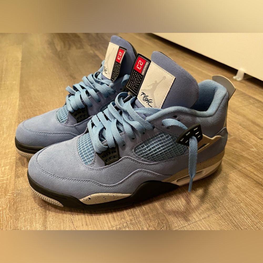 Air Jordan 4 Retro University Blue